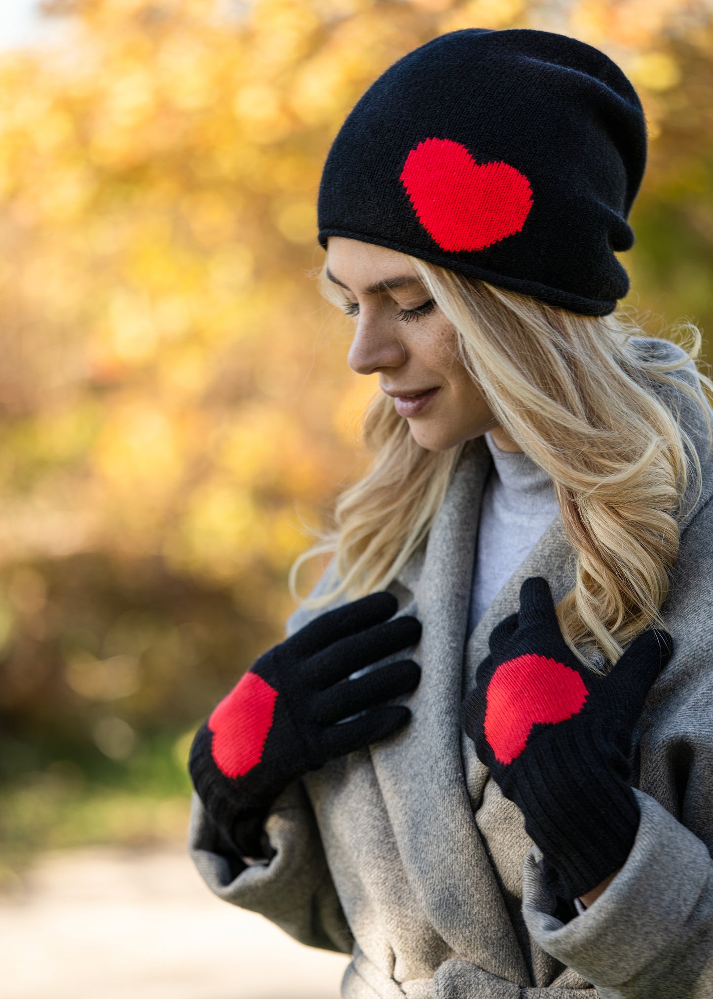 K157 BLK/RED - Cashmere Blend Heart Glove