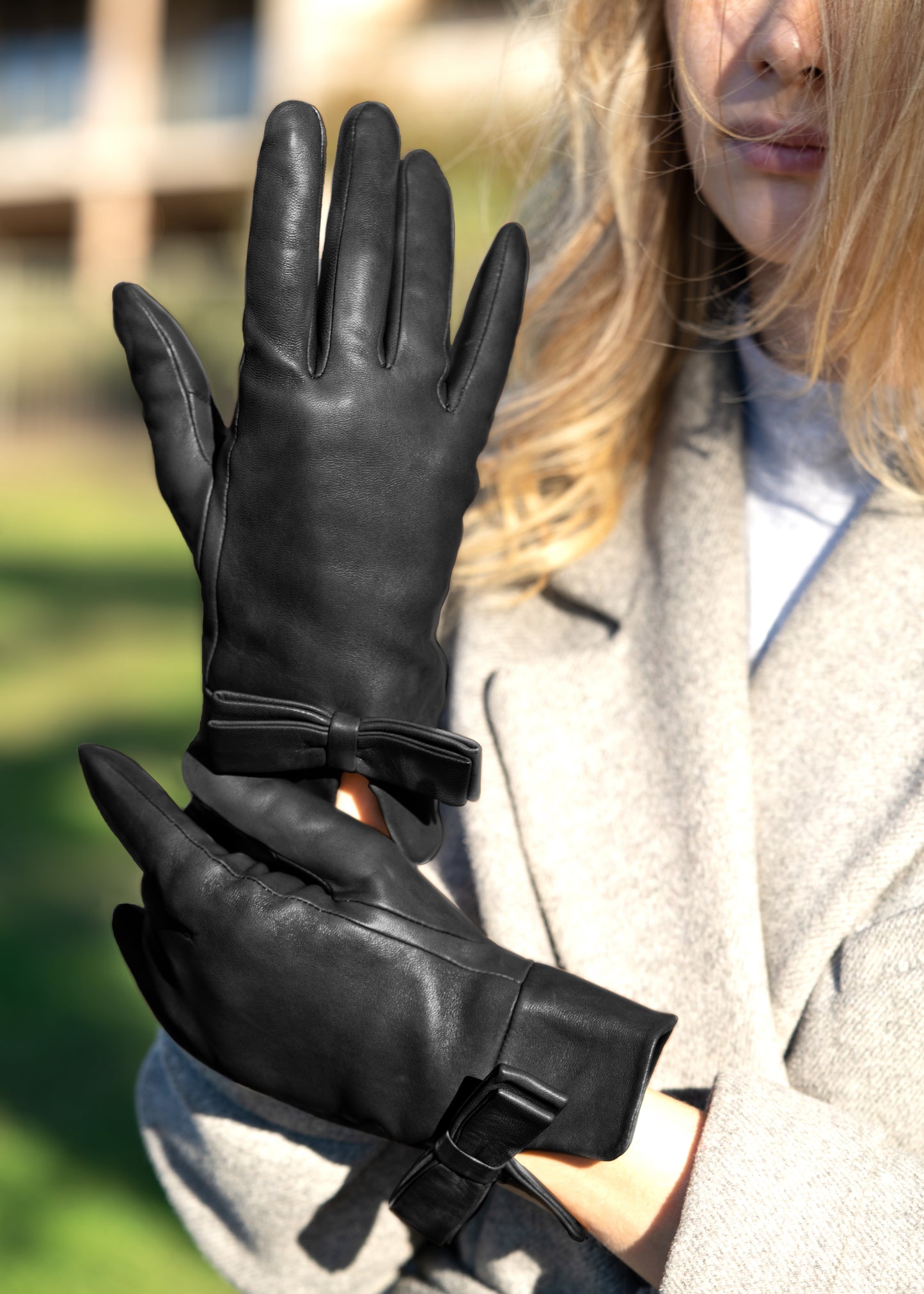 L18 BLK - Leather Bow