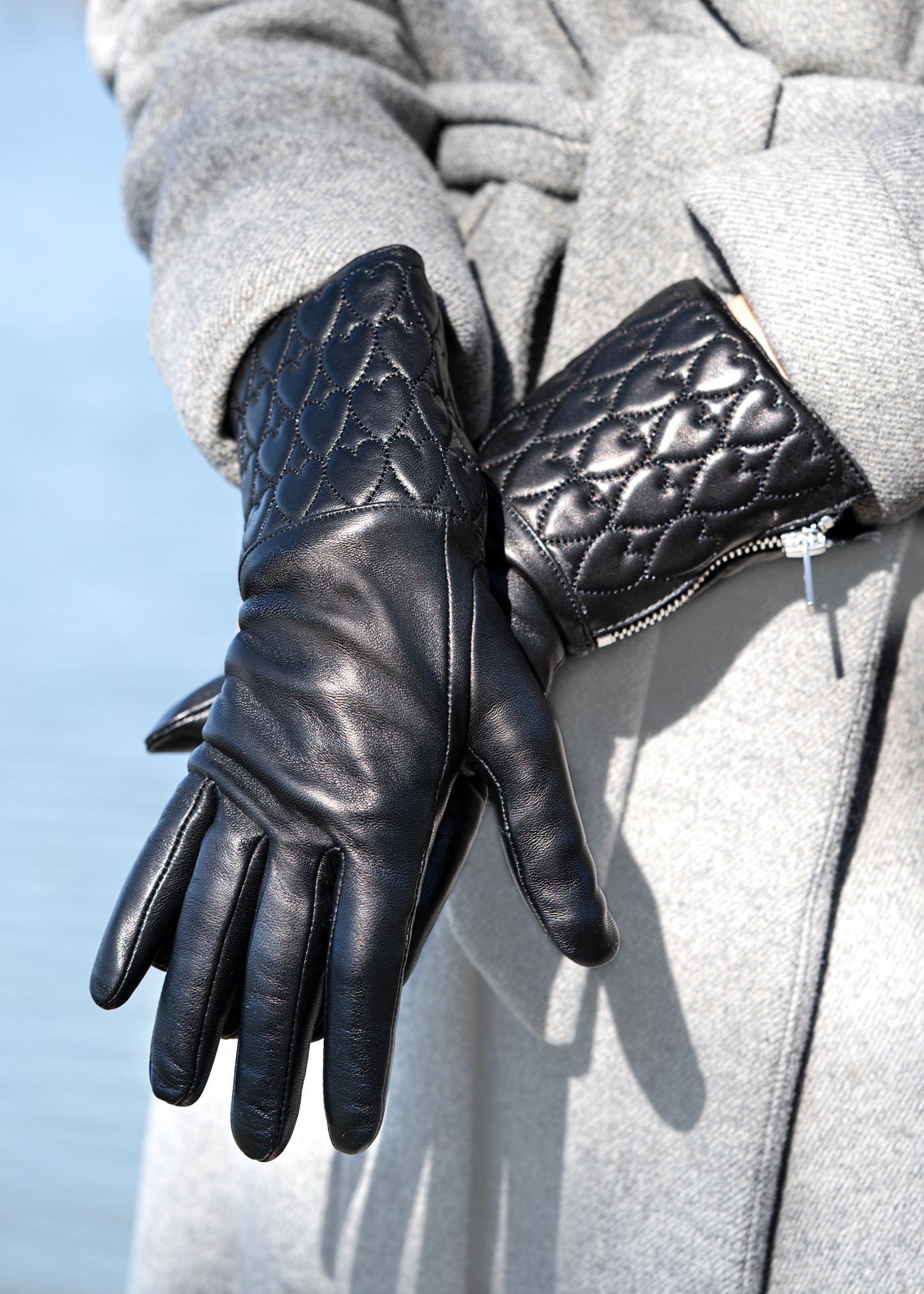 Leather Glove L15 BLK - Trapunto Heart w/ Zipper